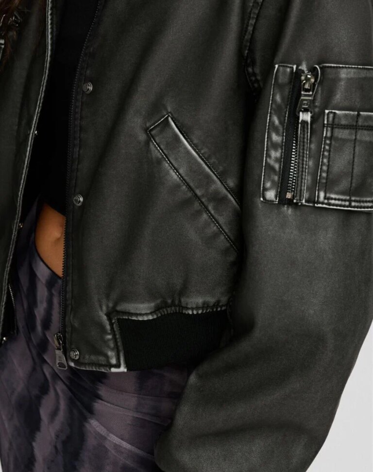 Women_sFelineVintageBlackBomberLeatherJacketcloseup